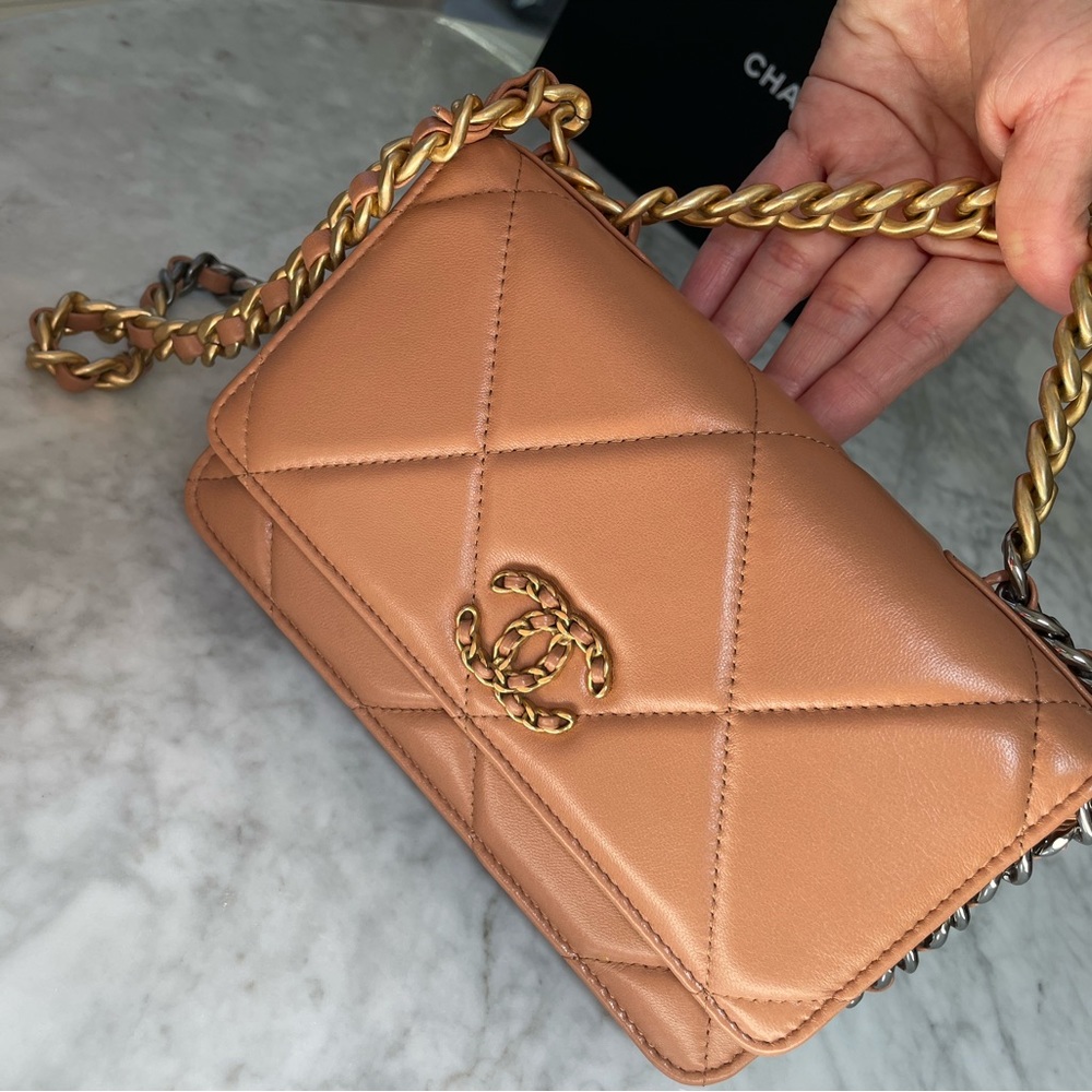 Chanel 19 WOC brown - Picture 13 of 14